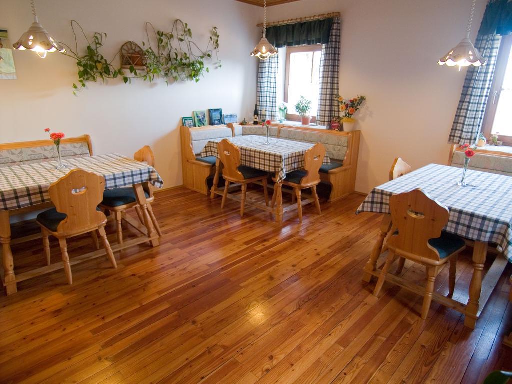 Bed and Breakfast Weingut Schwarzl Ratsch an der Weinstraße Esterno foto