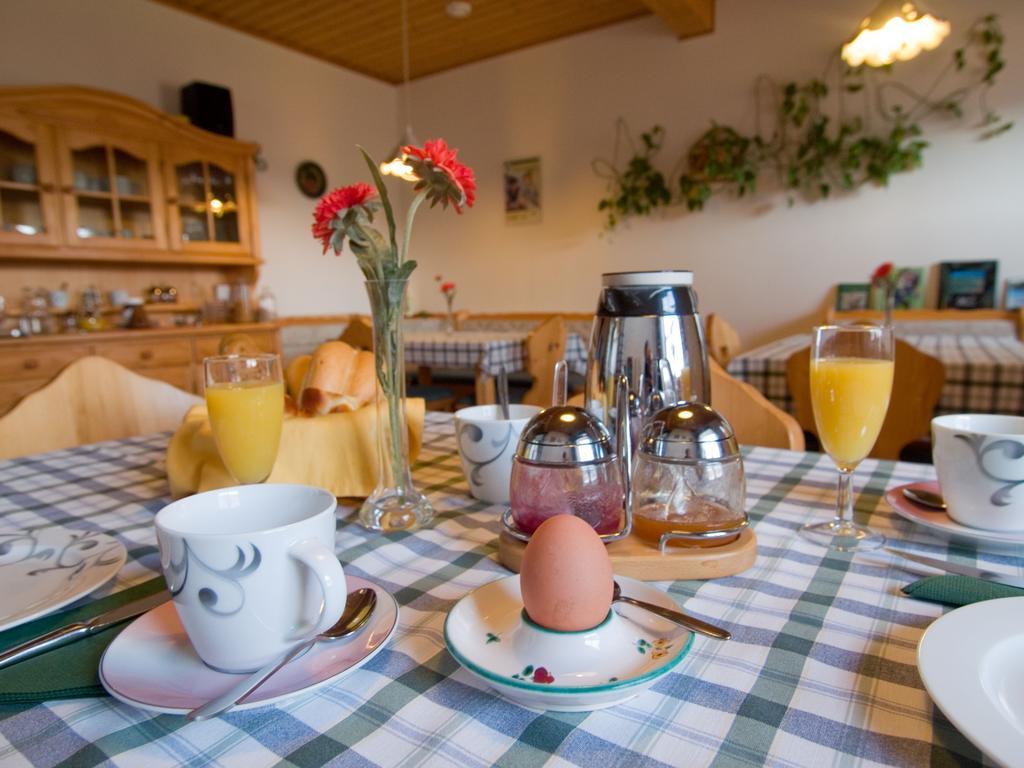 Bed and Breakfast Weingut Schwarzl Ratsch an der Weinstraße Esterno foto
