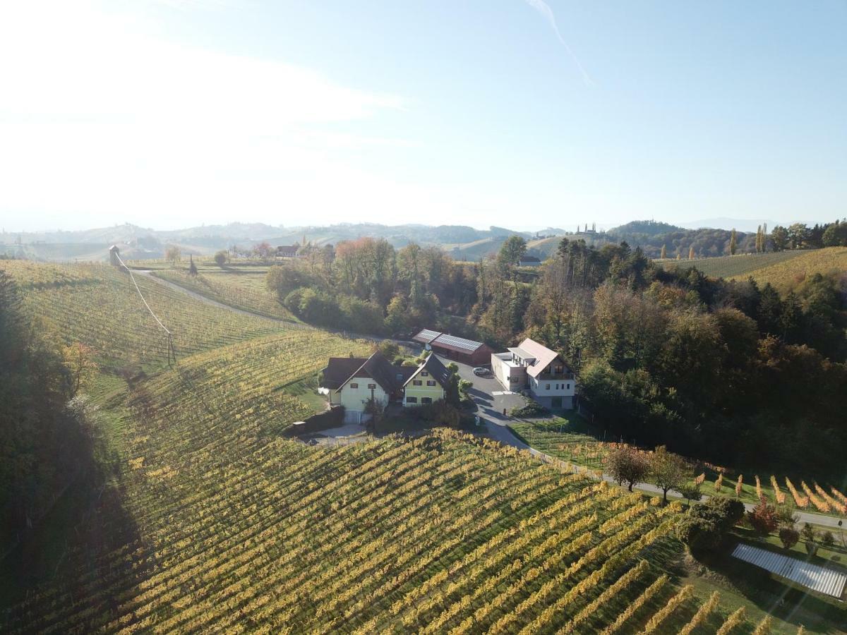 Bed and Breakfast Weingut Schwarzl Ratsch an der Weinstraße Esterno foto